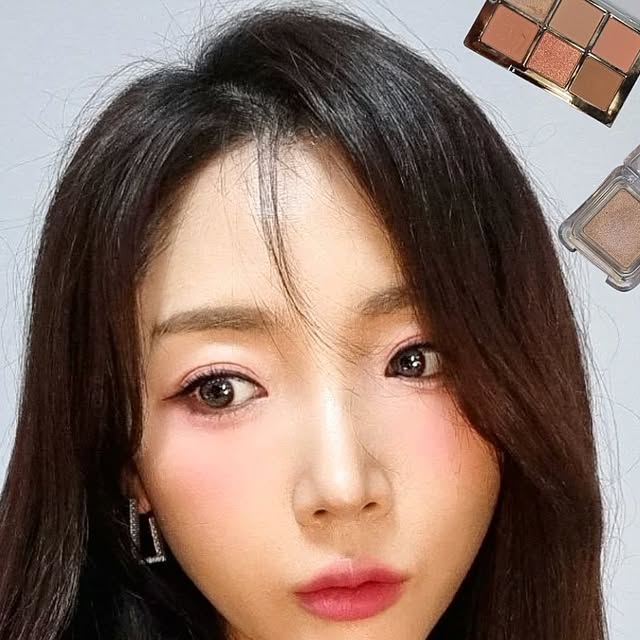 정인희 아나운서 on Instagram: "#유료광고 투에이엔 베러미 아이 팔레트 ✨ @2an_official 쿨톤 웜톤 찰떡 컬러들로 가득해서 영롱하고 너무 예뻐요 발색도 부드럽고 블렌딩도 좋아서 밀착력과 지