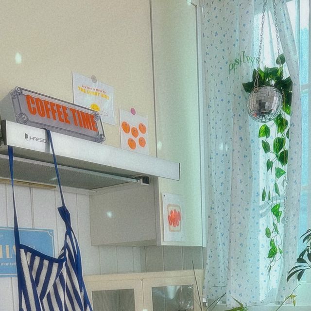 밍하우스 • 디자이너• 싱글라이프 • 홈스타일링 on Instagram: "#광고 #밍하우스🍀 날씨가 너무 좋았던 주말✨ 다올홈에서 예쁜 타올 앞치마를 보내주셨어요 ㅎㅎ 보통 앞치마는 물이나 기