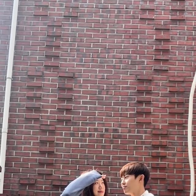 솔이 on Instagram: "훈이랑 커플로 입기 좋은 와이드한 핏의 버뮤다 데님 팬츠 🐾

#광고 #스탠다드에러 #STANDARDERROR #남여공용팬츠 #데님 #데님팬츠 #팬츠 #바지 #와이드바지 #워싱팬츠 #버뮤다팬츠 #버뮤다 #반바지 #데일리룩 #바지추천 #DenimPants #Denim #Pants"