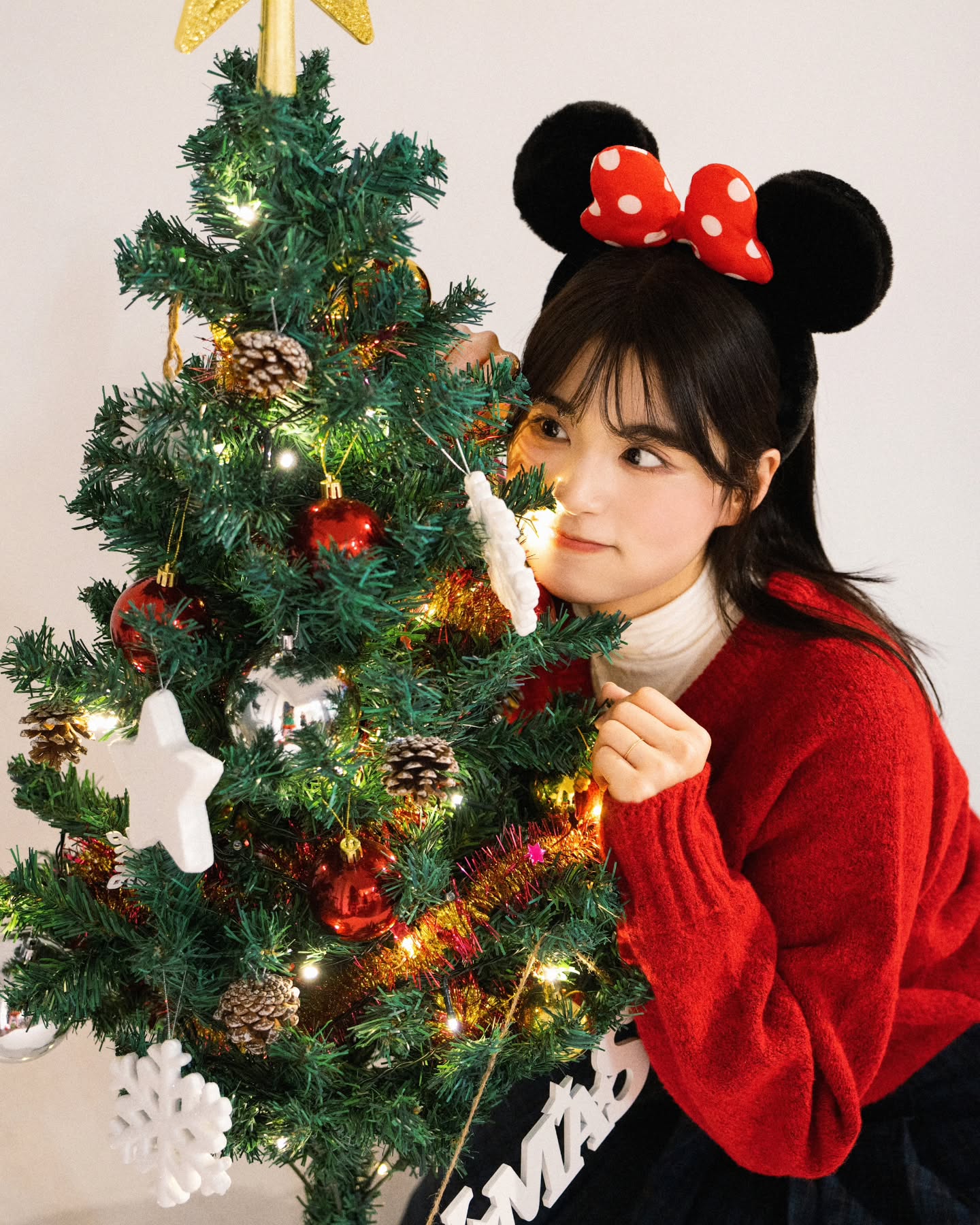 시골쥐가 인사드립니다 메리크리스마스🐭🎄

다들 크리스마스에 뭐하시나요?
저는 떡볶이 밀키트 만들어먹고 저녁에 릴스찍어서 올리려구요🤭
폴리커플의 뚝딱쓰 댄스 내일 기대해주세요😏

열매님과 말랑작가님과 함께했던 크리스마스 파티 사진 공개 두둥탁-⛄️
놀다 찍은건데 퀄리티 무슨일이죠...🫢🤍
천재만재 작가님과 파티하면 이런 결과물이 나옵니다 행복해서 기절❤️‍🔥

#크리스마스 #크리스마스파티 #크리스마스트리 #일반인스냅 #일반인모델 #스냅사진 #스냅모델 #christmasfilms #christmas ##スナップ #モデル #スナップモデル #ポーズ #インスタ #インスタ映え