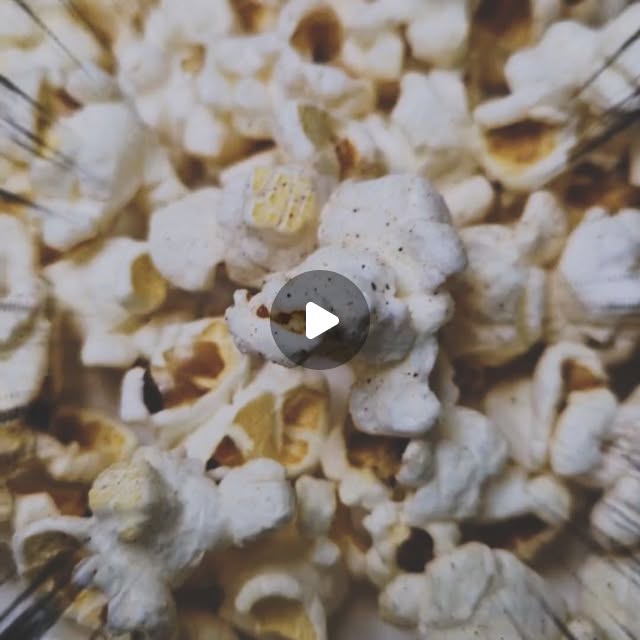 아윤이네 엄마의 육아놀이 | 육아 • 릴스 on Instagram: "#광고 #팝콘 #cj #신상 #스팸

아니 진짜…
과자를 이렇게 맛있게 만들면 반칙 아닌가요🫠

우리 아윤이
한 번 먹어보더니 최애 간식 등극💛
그리고 다음 날 아침 눈 뜨자마자
“팝콘 먹고 싶어…” 하고 울었어요😂

어린이집 가기 전까지
집에 남아 있던 팝콘은
전부 아윤이 차지였습니다🤣

사실 이거
엄마 아빠 간식인데요…
엄마 아빠가 먹기 전에 아윤이가 다 먹어버린 팝콘🤣

바삭바삭한 식감에
허브솔트는 담백하게,
스팸맛은 고소짭짤해서
아이도 어른도 다 좋아할 맛🍿

이건 한 봉지로는 절대 부족…
다음엔 쟁여놓을 각입니다🛒💙💚

@cj_basakchip 더 주세요 더‼️‼️"