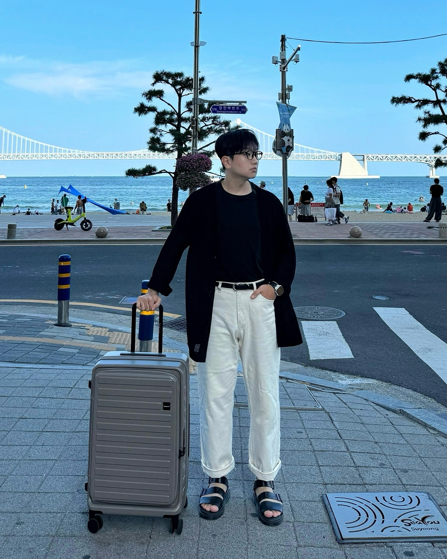 #협찬 

무조건 2배 들어가는 압축 끝판왕 캐리어 어떤데

와디즈에서 펀딩과 동시에 5차 리오더된 
인기폭발 캐리어에요

캐리어에 짐을 다 못넣어서 가방까지 
들고 다니신 경험이 있는데

이 캐리어는 가방+캐리어 2배용량을 
캐리어 1개에 담아 
한손이 자유로워지는 핸즈프리가 가능하고

에어펌프가 들어 있어서 
압축해서 많은 짐을 넣을수 있는것도 장점

이쁜 디자인에 다양한 칼라까지 완벽 잡채네요

여행 계획 중 짐이 많아 고민이신 분들
해외 여행때 쇼핑계획이 있어 입국때 짐이 
많아질꺼 같아 고민이신 분들께 추천 드려요

트래블기어 ZIP 압축캐리어
no1travelgear

#협찬 #압축캐리어 #트래블기어캐리어 #트래블기어 
#ZIP캐리어 #ZIP압축캐리어 #기내용캐리어 
#수하물용캐리어 #여행용캐리어 #예쁜캐리어 
#앞포켓캐리어 #캐리어추천 #여행용압축팩 #핸즈프리
#와디즈 #ootd #여행코디 #여행룩