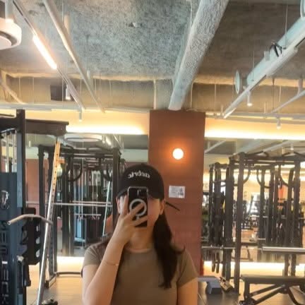 쿠잉의 운동계정🫧🤍 on Instagram: "@_wefitness__ 에서 운동완료 🔥
필라테스& 헬스장 같이 있는 센터라서 더욱 좋아요!

#광고  저는 운동할 때 모자를 즐겨 쓰는데요!
핏도 예쁘고 편해서 요즘 손이 자주 가는 모자는
@aebric_official #에이브릭 볼캡 입니다!

✔️컬러 다양해요
✔️창이 깊어서 얼굴 잘 가려주고 작아보여요✨
✔️모자 옆 공간이 넓어서 머리가 압박되지 않아요

📍 #위휘트니스첨단점 
🧢 @aebric_official 

 #aebric #에이브릭모자 #에이브릭에코백 #데일리패션 #데일리아이템 #미니멀패션 #심플룩#모자코디 #에코백코디 #패션템추천 #코디스타그램 #데일리룩추천 #꾸안꾸패션 #남녀공용#20대패션 #30대패션 #직장인룩 #대학생코디 #감성패션 #캐주얼룩추천#제품협찬 #리뷰쉐어 #협찬리뷰 #인플루언서협찬 #리뷰이벤트 #체험단모집"