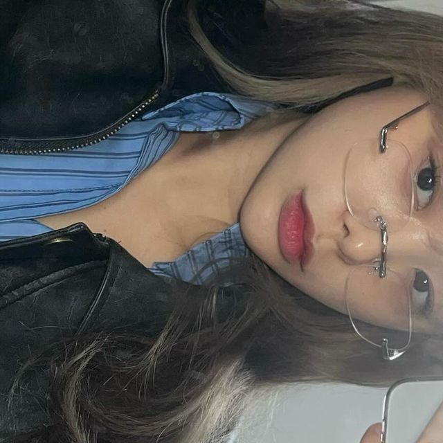 다연 ✩⡱ on Instagram: "#협찬 가을가기 전에 가을옷 뿌시기•• 어디든 받쳐입기 좋아서 매일 입는 중 🤎 . . . #비바브라운 #여자자켓#크롭자켓 #레더자켓#트위드#상의 #Leather#jacket#top #vivabrown