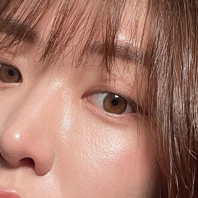 Grace 김민지 on Instagram: "#광고 진짜 내 눈알같은 @i_dollens 이렇게 영롱할 수가... 👁️ 아이돌렌즈 유리알 맥스 워터브라운 색상 최애(중 하나) 렌즈 등극🥹♥️ #아이돌렌즈 #렌즈추천 #렌즈