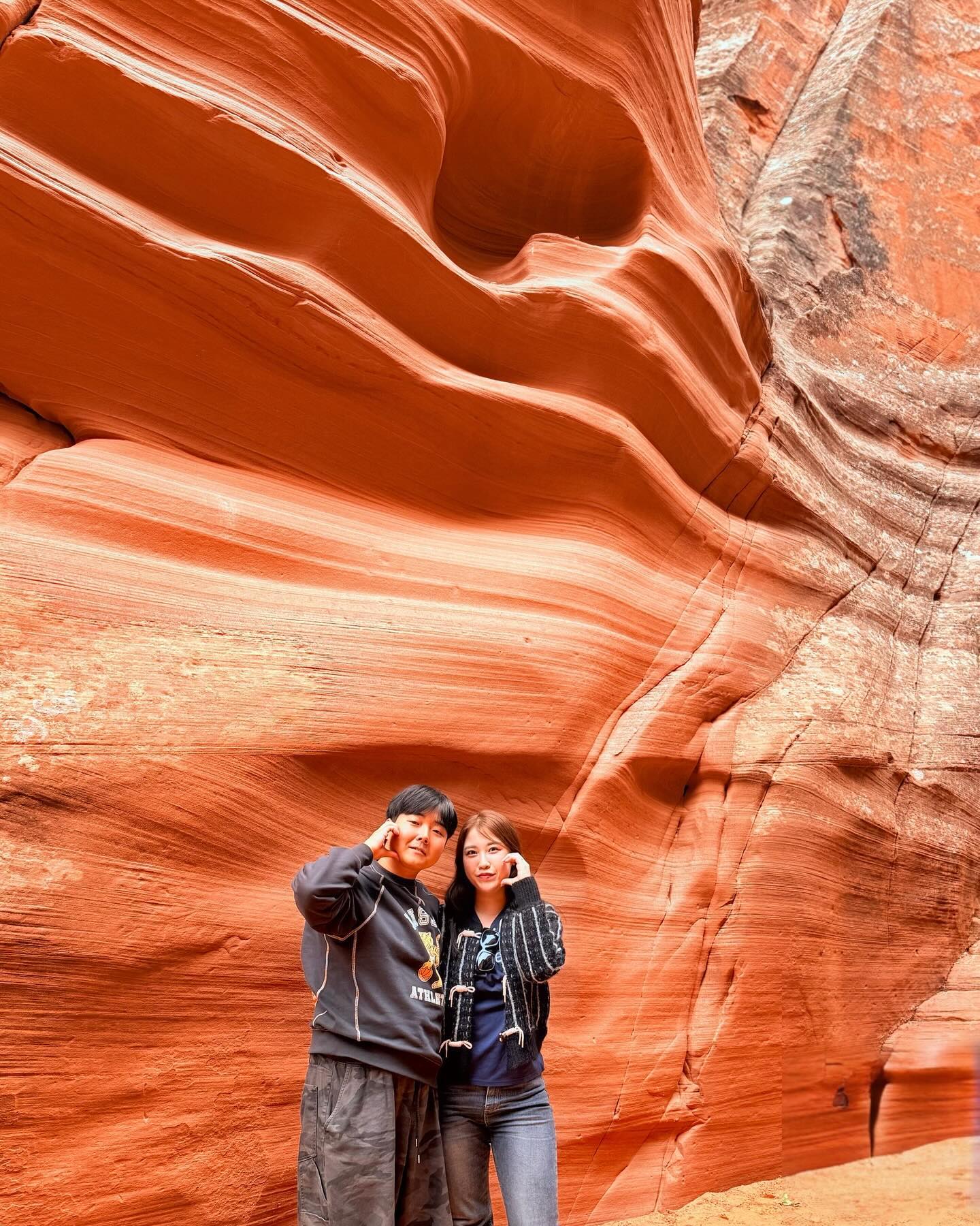 #7일차 두번째
젤 기대했던 #antelopecanyon 
기대했던만큼 좋았다 ! 
빛 방향 따라 색이 달라지는데 영롱..🌈
운 좋게 양들도 만났음 ! 🐑🐏