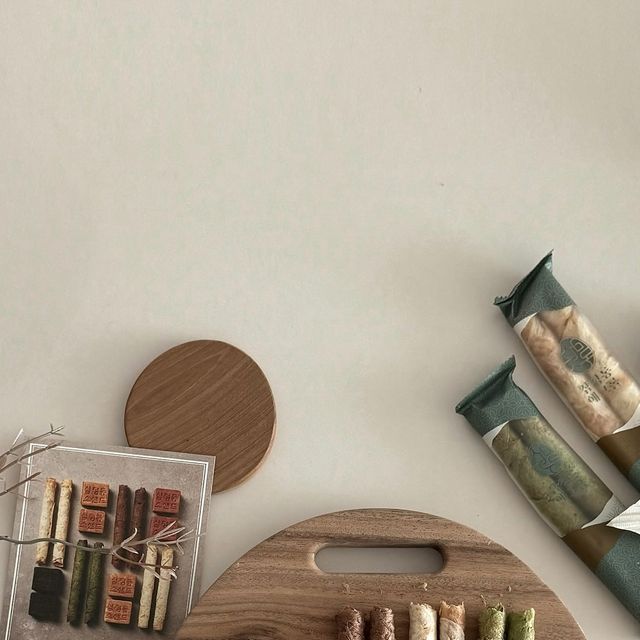 나랭 ᜊ̆ ̆ 감성육아 | 아기랑여행 | 집꾸미기 | 아기방꾸미기 on Instagram: "#광고 ⠀ ⠀ 8월부터 추석 한정으로만 만나보실 수 있는 삼청동 에그롤 정성세트 :) ⠀ 오리지널, 카카오 2가지 맛의