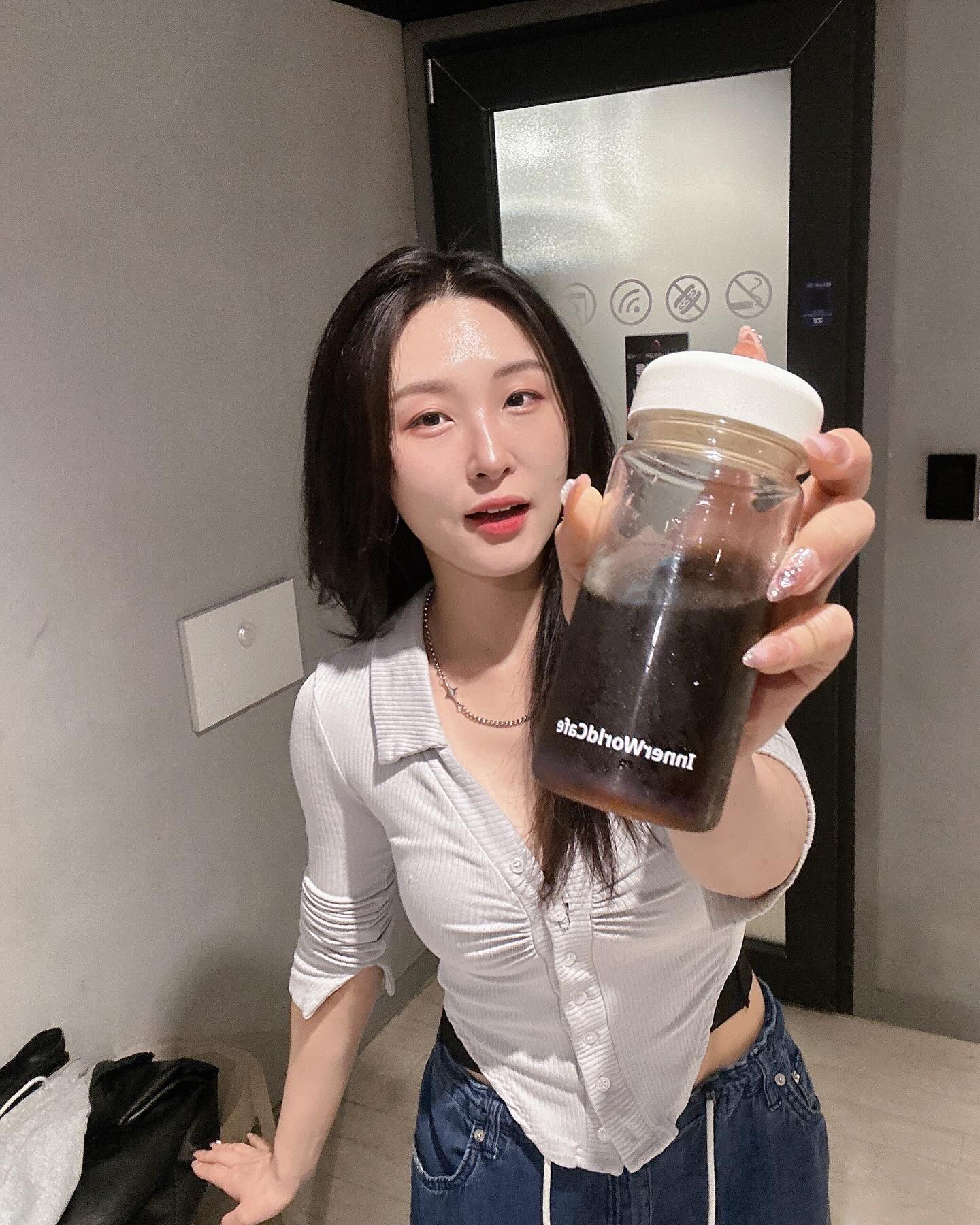 올 여름준비 돌입!! 부탁해요 헬스하우스🔥#광고 #제품제공 안녕하세요 배우 영은입니다:)💖 저는 평소 커피 중독 수준으로 커피를 자주 많이 마시는데 커피가 몸 속 독소를 해독하고 다이어트하는덴 방해되는 거 다들 알고 계시죠?? 저는 그래도 커피… | Instagram