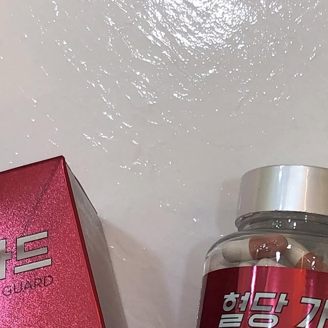 제령 on Instagram: "#광고 @energyshop_official

식후 혈당 상승 억제에 도움을 줄 수 있는
혈당 지킴이, ‘혈당 가드’ ෆ

여주분말, 돼지감자분말 등
몸의 시너지를 올려줄 올인원 조합에
식후 혈당 상승 억제에 도움되는 기능성 원료인
바나바잎 추출물,
그리고 3대 영양소의 대사에 관여하는 기능성 원료인
크롬까지 함유되어 있다구요 ◡̈

언제 어디서나 식후 2알씩 2번 복용으로
간편하게 혈당관리하도록 돕는
‘혈당 가드’를 사랑할 수밖에 없답니다 ( ๑˃̶ ꇴ ˂̶)♪⁺

#혈당가드#혈당케어#에너지샵#바나바잎추출물#크롬#식후혈당상승억제#식약처인정기능성#복합기능성#여주분말#돼지감자분말#혈당건강#혈당상승억제"