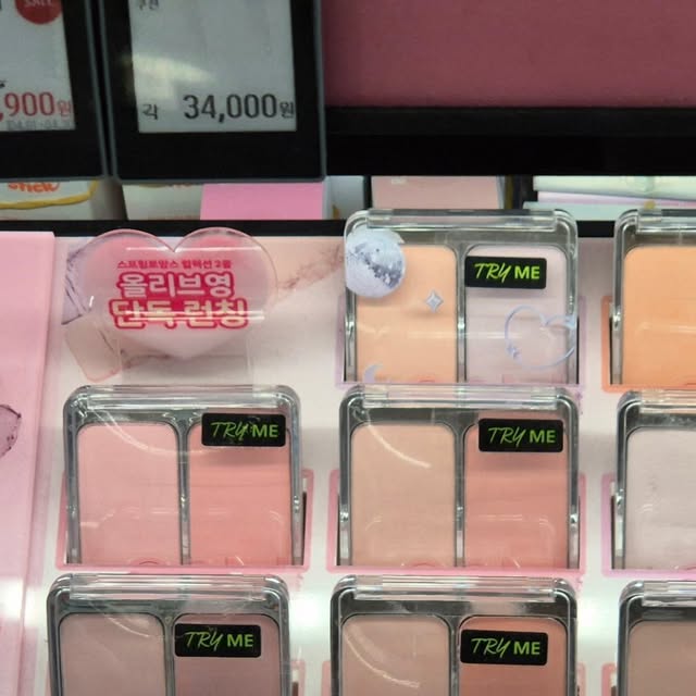 둠비둠바 on Instagram: "✨ #광고 #투에이엔 #블루밍가든 #올영추천 #봄웜라

봄을 닮은 완벽한 메이크업 아이템 투에이엔에 다 있잖아! 🌸 
투에이엔 섀도우, 하이라이터, 듀얼치크로 완성된 나의 봄 웜 라이트 화장! 🌞 

섀도우는 은은하게 포인트 주어 눈가에 싱그러움을 한 스푼 더해주고 💐 
하이라이터는 자연스럽고 은은한 광채로 포인트 주기 ✨ 
그리고 마무리로 듀얼치크!
생기 넘치는 볼터치! 
두 가지 컬러 조합이라 활용성도 만점 💖 

올리브영에서 만날 수 있는 투에이엔 뷰티의 완성은 #투에이엔 과 함께 🌟 

#봄웜 #봄웜라 #듀얼치크 #하이라이터 #섀도우 #올영추천 #투에이엔 #감성메이크업"