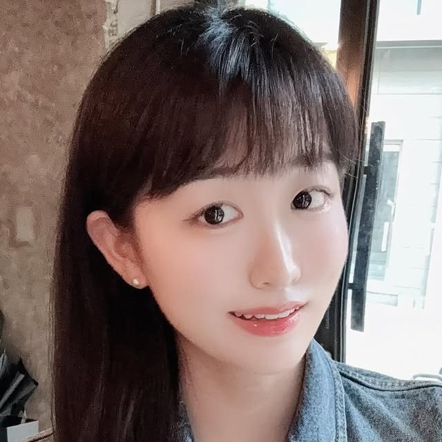 흥지니🧞‍♂️ on Instagram: "#광고

지난 주말 친구와 함께 역삼 카페 나들이를 
했는데요 ☺️ 

바깥부터가 빈티지한 매장 인테리어디자인과
아기자기하고 맛있는 디저트 구성까지 ✨

무더운 여름 더위를 피해 카페 나들이하기
너무너무 좋았는데요 🫢

음료맛도 어찌나 신선하고 
상큼하던지 매장 지나가시는 분들께
꼭꼭 추천드려요 👀

#역삼카페#역삼동카페#잇테이블#ittable#강남카페#역삼커피숍#역삼동커피숍#예쁜카페#조용한카페#데이트장소추천#카페투어#카페탐방#강남역카페#강남역추천맛집#강남역카페추천#소개팅장소#소개팅하기좋은곳"