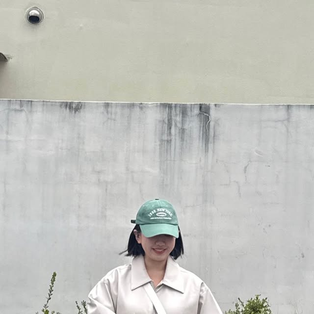민나 on Instagram: "#광고 #협찬 @1rony9orno_official 🤍🪽

봄을 알리는 목련과 잘~ 어울리는 아이러니 포르노의 크루얼티프리 싱글 카라넥 레더 자켓 아이보리 색상을 착용했습니다🫧

오버핏의 넉넉한 품과 어울리는 빅 포켓! 깊이가 깊어 많은 소지품도 넣을 수 있고 옆 포켓도 있다는 사실🤤,, 밑단 스트링은 스타일링에 맞게 조절도 가능합니다☕️

#아이러니포르노화이트라인 #IRONYPORNOWHITELINE #남여공용자켓 #자켓 #레더자켓 #스웨이드자켓 #아우터 #레더 #데일리룩 #자켓추천 #JACKET #LEATHERJACKET #SUEDEJACKET"
