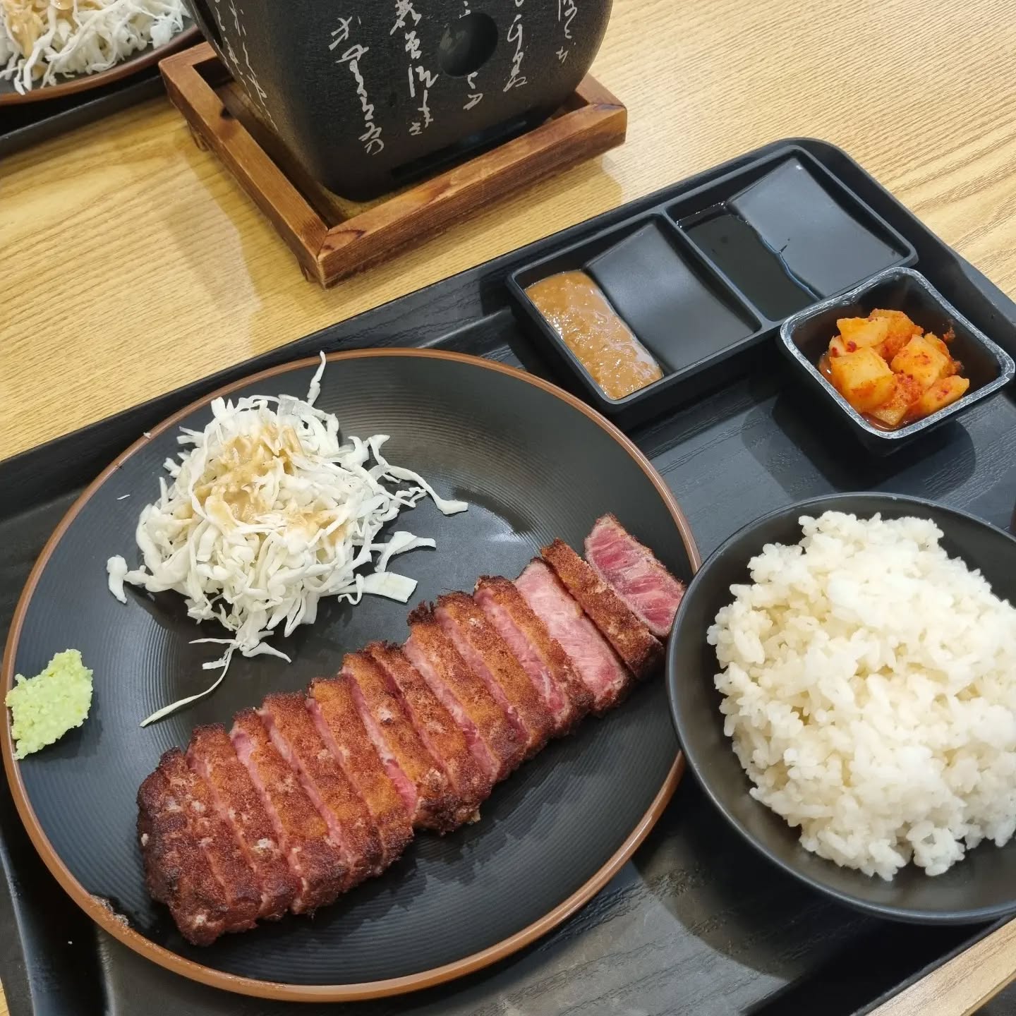 .

모의고사 보다가 복통으로 조퇴하고 온 여니랑
병원 갔다가 규카츠정에서 점심 🤍
.
.
.

#내보물1호 #아프지마