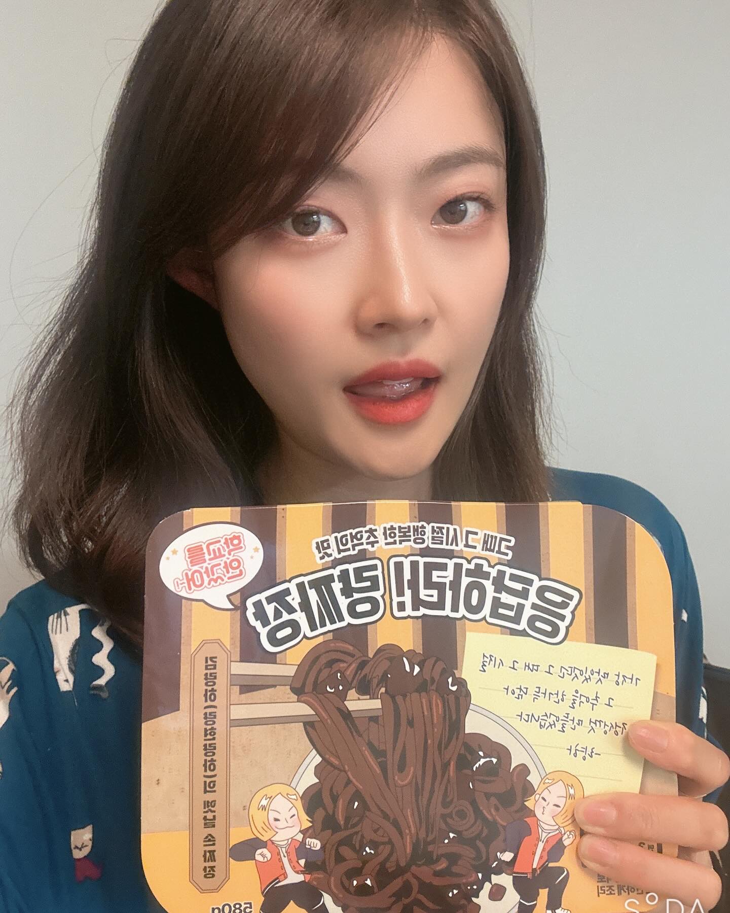 집에서 갑자기 옛날짜장이 먹고싶다면?
난 냉동실로 달려가 량짜장 밀키트를 꺼냄
전자렌지에 돌리기만 하면 그 진한 짜장맛 그대로의 옛날 짜장 손쉽게 완성 😃

내가 좋아하는 생양파도 송송 썰어 함께 먹으면 꿀맛😋 누구나 좋아할만한 진한 짜장의 단맛! 면도 어쩜 짜장면 그대로의 쫄깃함을 살린건지! 내 최애 짜장 #김량하_량현량하 쌍둥이 동생이 만든 #량짜장 옛날 손짜장맛 밀키트 적극 추천! 꼭 먹어봐~~ 👍

1박스(8개) 구매시 무료배송!
네이버쇼핑 에서 판매중!

rha_effect ryang_ha
(량하 인스타 링크 구매가능)
#량하효과  #량짜장 #량짜장밀키트
#짜장면 #옛날짜장면 #손짜장면 #밀키트