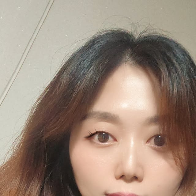 📸 사진에 진심인편 🫧 on Instagram: "#광고 인생립스틱 등극! 💄 입술에 각질이 많은편이라 그동안 썩 맘에드는 립스틱이 없어 난 립스틱유목민이었다지요......🥹 신세계 면세점에 입점되