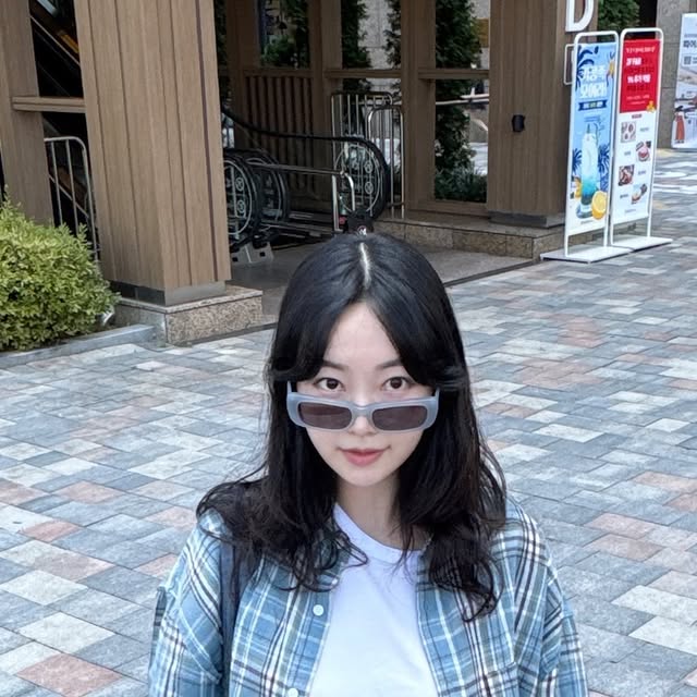 슬비의 하루 (패션블로거) on Instagram: "#광고 x @standarderror_official 
⠀
체크셔츠 많이 부족한데 마구마구 가질 순 없을까 🥹 라는 내 마음을 어떻게 아셨는지 셔츠맛집 #스탠다드에러 에서 1+1패키지 를 만들어주셨지 뭐에요!
⠀
넉넉한 오버핏에 빈티지한 컬러감까지, 이번 FW시즌에도 열심히 잘 입을 것 같은 체크셔츠 완전 저렴하게 데려가실 수 있답니다 🩵🙌🏻 이제 남편이랑 셔츠 갖고 싸우지 말고 1+1 해서 사이좋게 나눠 입겠읍니다,,,🥰
⠀
#스탠다드에러 #STANDARDERROR #남여공용셔츠 #셔츠 #셔츠추천 #긴팔셔츠 #오버핏 #체크셔츠 #간절기셔츠 #여자코디 #캐주얼코디 #캐주얼룩 #가을코디 #여자가을코디 #Shirt #남녀공용 #CheckShirt #Long-SleevedCheckShirt #빈티지셔츠 #패키지 #1+1패키지 #유니섹스"