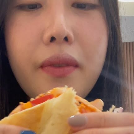 찌니얌 on Instagram: "#광고

이시간 종로에서 제일 HOT 한건 날씨가아니라
#어스샌드위치 뿐이야

종로5가역 단 1분거리 . 썹 ;우 ㅔ도 울고가는 
샌드위치 맛집 #어스샌드위치
다양한 종류에 빵도 바게트부터 패스츄리까지 있어서
골라먹는맛이 좋고 재료도 완전. 극 최상신선한대
가격도 저렴해서 이게 맞나? 하고 메뉴판 다시봄

*포인트 꼭 아메리카노 시켜서 드세요 샷추가 필수
2샷도 맛있는데 나는 찐~~~~~~~한 아메리카노 좋다
3샷으로 먹으면 진짜 심봉사도 눈이 뜨이는 이맛.
가격도 저렴하고 꼬숩고 시원하고 다한다.

매장도 시원하고 깔끔해서 아점저로 먹고싶댱.

📍서울 종로구 대학로 3 1층 어스센드위치 종로5가점

💙

#광고#종로샌드위치#을지로샌드위치#동대문샌드위치#바게트샌드위치#어스샌드위치"