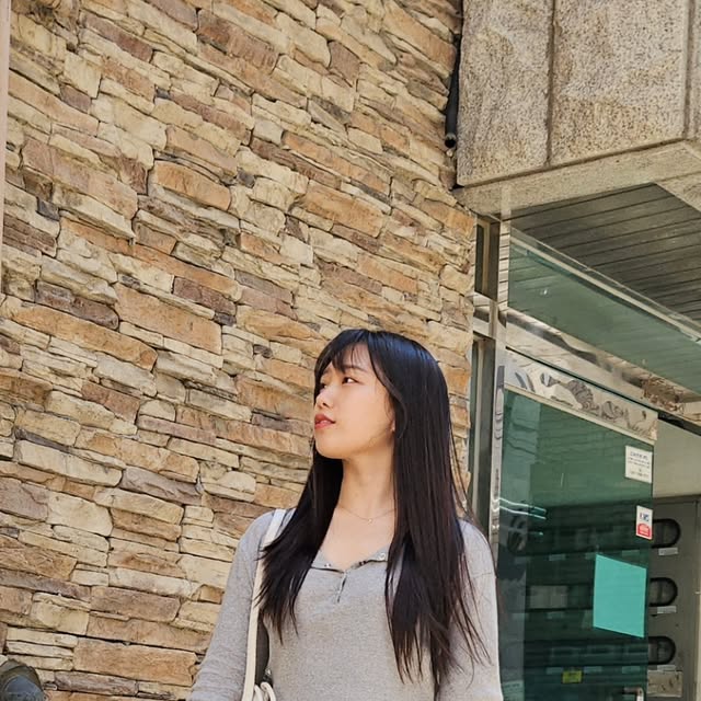 솜 on Instagram: "#협찬 스탠다드에러 데님팬츠 입고 나들이

벌룬핏 와이드바지라 허리 얇아보이는 핏 너무 좋잖아요🫶

빈티지 블루에 캣워싱으로 트렌디해보이는 꾸안꾸 패션에 딱!
.
.
.
#스탠다드에러 #STANDARDERROR #남여공용팬츠 #데님 #데님팬츠 #팬츠 #바지 #와이드바지 #워싱팬츠 #와이드팬츠 #데일리룩 #바지추천 #DenimPants #Denim #Pants"