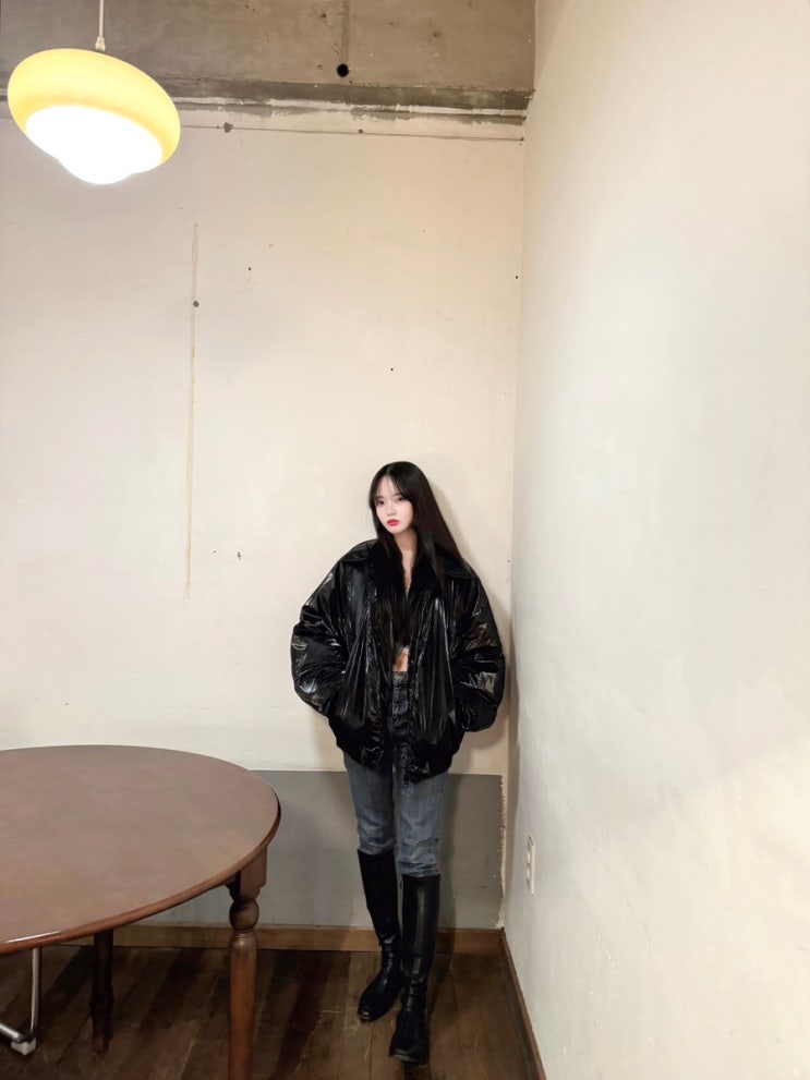 아이러니포르노 화이트라인 에센셜 벌룬 글로시 카라 숏패딩 블랙