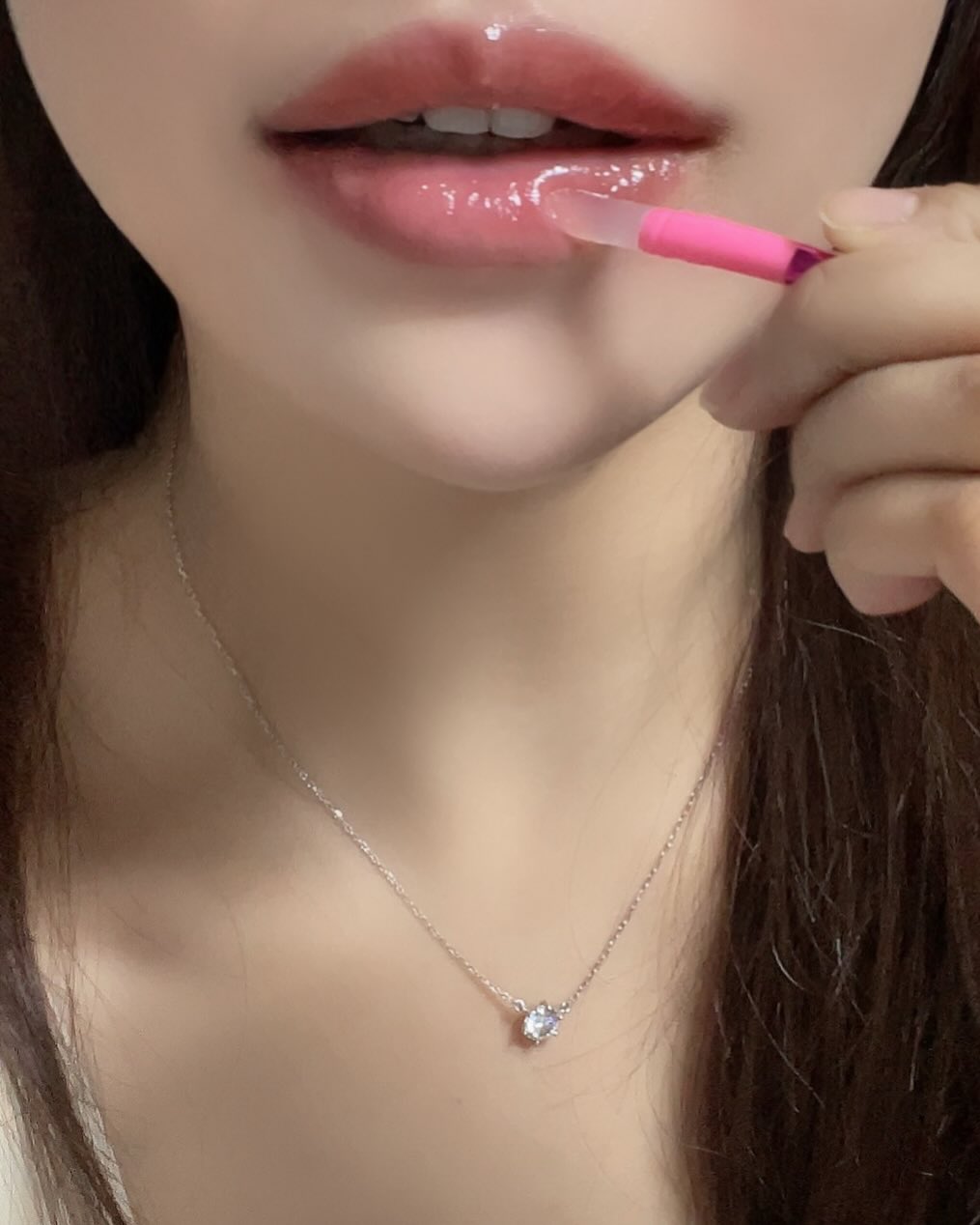 #협찬 

겨울이라 자꾸 트고 찢어지는 입술 #셀뮬러  #플럼핑크립샷 으로 관리하기

이렇게 이쁜 립밤 처음봄...✨

줄기세포 배양액의 핵심성분인 엑소좀이 함유되어있고
스피큘 성분으로 각질은 잠재워주고 
보르핀 성분으로 입술은 도톰하게💖

 #cellmula #plumpinklipshot #립밤 #스피큘립밤 #뷰티스타그램 #선물추천 #립트리트먼트 #입술관리