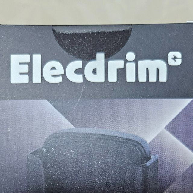 트렌디 세터 on Instagram: "#유료광고 [일렉드림카]국내생산 고품질 고속 충전기 @elecdrim_car 이번에 차량용 충전기를 교체했는데 와디즈에서 펀딩을 하며 인지도를 많이쌓아온 고속충전기입니