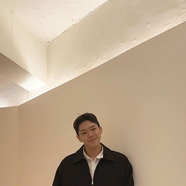 @imnuunm on Instagram: "#협찬 #제품제공 #스탠다드에러 #STANDARDERROR #남여공용자켓 #자켓 #데일리룩 #가을데일리룩 #자켓추천 #간절기아우터 #레더자켓 #스웨이드자켓 #jacket #パンツ #outer 클래식한
