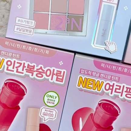 @your.review_ on Instagram: "드디어 저도 #올영픽 투에이엔 #러브버블 컬렉션을 겟했어요!🫧🤍

💄 글레이즈 바운싱 틴트
쿨라이트 계열 15호 피치버블, 웜라이트 계열 16호 슈가버블을 픽했는데요💗
입술 위에 올리면 맑고 촉촉하게 물드는 느낌! 과즙광이 돌아서 요즘 데일리로 자주 손이 가요.ㅎㅎ 플럼핑 효과까지 있어서 입술이 탱글하게 살아나는 게 진짜 만족도 최고✨

🥚 롱웨어링 파운데이션 미니
 #롱웨어링파운데이션미니는 15ml 사이즈라 파우치에 쏙 들어가고, 세미매트 텍스처라 들뜸 없이 하루종일 깔~끔하게 픽스-! 20호 복숭아는 핑크베이스가 가미되어있어서 화사하고 생기있는 얼굴빛으로 보정돼요!🍑 수정 화장 걱정 없어서 편해요.👏

🌟 퓨어 글래시 하이라이터
제가 고른 건 ‘슈가벨’ 컬러인데, 웜쿨 구애없이 은은하게 물 먹은 듯 반짝이는 광이 진짜 매력적이에요🥹 과하지 않고 투명하게 맑은 빛이라 볼 위에 살짝만 얹어줘도, 자연스럽게 윤곽 정리 가능! 데일리 하이라이터로 찐 만족💖

🎨 컬러플레이 듀얼라이너
 저는  #컬러플레이듀얼라이너 허니피치 조합으로 샀는데, 펄 스틱을 애교살에 올리니 은은하게 반짝이구 넘예••🥺💗 아이라인은 부드럽게 그려지고 지속력도 좋아서 하루종일 또렷한 눈매 완성👀✨

👀 베러 미 아이팔레트
쿨톤·웜톤 모두 소장가치 있는 팔레트! 쿨톤 16호 버블 캔디랑 뉴트럴톤 2호 페어리 픽 👾 가루날림 거의 없고 엄청 입자가 곱고 압축한 느낌? 밀착력 최고라서 음영부터 포인트까지 하나로 끝낼 수 있더라구요. 요즘 제 화장대 최애템💘

🌸 듀얼치크
두 컬러를 단독으로 써도 예쁘고, 블렌딩하면 더 입체감 있는 뽀용뽀용한 볼 완성💕 기분에 따라 무드 바꾸기 좋은 아이템이라 매일 쓰게 돼요.🙌🏻

💗 전체적으로 이번 신상은 컬러감이 사랑스럽고 데일리로 쓰기 부담 없어서, 요즘 매일 꺼내 쓰는 조합이에요. “오늘은 무슨 무드로 해볼까?” 고르는 재미까지 있어 더더욱 만족 중ㅎㅎ

👉 요즘 색조템 고민 중이라면 올리브영에서 꼭 테스트해보길 추천드려요!✨

#광고 #올리브영추천템 #올영필수템"