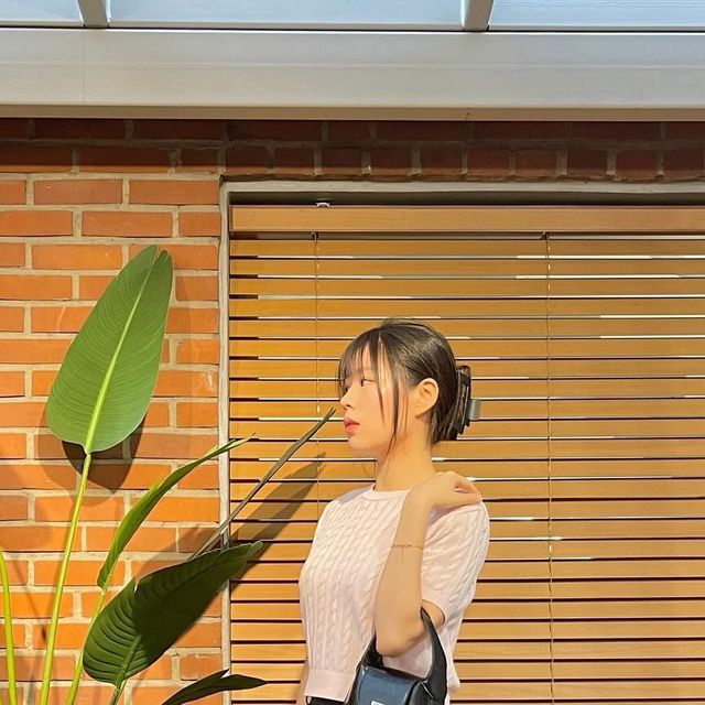 래리 𝒕𝒐 𝒈𝒐? on Instagram: "비오는연휴☔️

-Bottom @vivabrown_official 

✔️ 롱 와이드 팬츠 루즈 오버핏 

✔️ 은은한 광택감으로 완전 고급스러워요!

✔️ 투턱 포인트로 핏감 👍

-Top @spao_kr 
-Shoes @lemouton_shoes 
-Bag @bagtobasics.shop 

#광고#비바브라운#비바브라운자켓#jacket#outer#パンツ#비바브라운x텍토리#팬츠#투턱팬츠#뉴트럴#폴리팬츠#와이드팬츠#pants#wide#vivabrown"