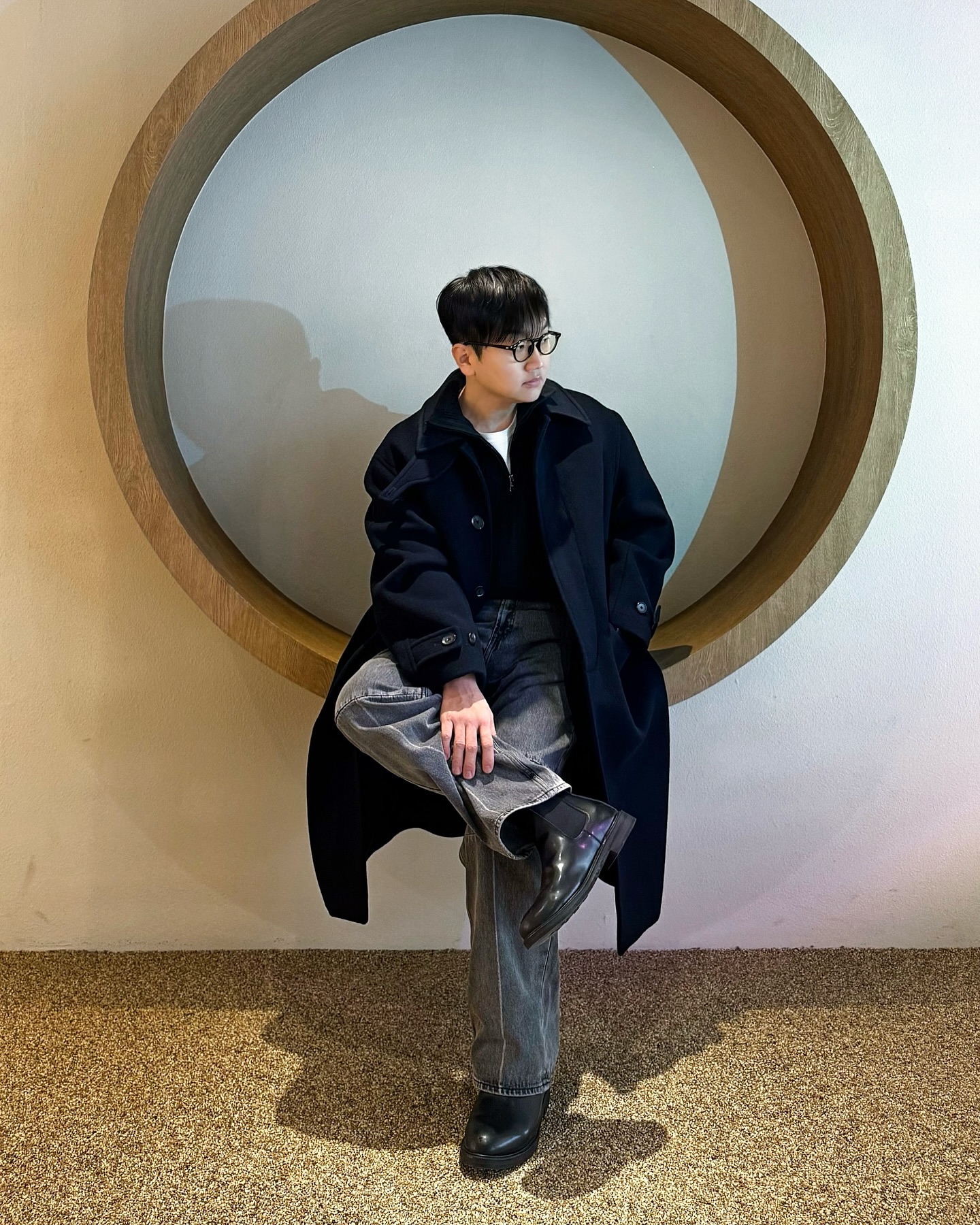 #광고 auftritt_official

발마칸 코트 하고도 잘어울리는
넘나 멋진 첼시 부츠 어떤데

신발 아웃솔 바닥 로고가 너무 예쁜
깔끔하고 미니멀한 첼시 부츠에요

사이드벤딩이 있어서 신고벗기 편하고
부드러운 곡선의 쉐입까지 이쁨 잡채

라미네이팅 소가죽이라 내구성도 강하고
쿠션 인솔로 푹신하기까지 

4.5cm 키높이로 다리도 길어보이네요

MADE IN KOREA 국내 생산으로
퀄리티까지 좋네요

남녀 공용이니 커플 신발로도 좋아요

겨울철 깔끔한 부츠 찾으시는 분들께
적극 추천 드려요

아우프트릿 베이직 첼시슈즈
auftritt_official

#첼시부츠 #첼시슈즈 #첼시부츠추천
#아우프트릿 #auftritt_official #AUFTRITT