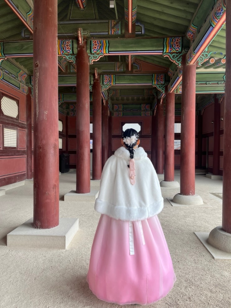 경복궁에서 예쁜 한복과 함께하는 특별한 하루! 나예한복경복궁점