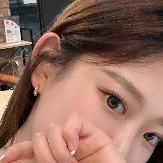 𝓂𝒾𝓃𝑔𝒿𝓊 on Instagram: "#광고 #티르리르

부드러운 여성스러움의 대명사 ’티르리르‘
티르리르의 CJ 단독 상품 ‘14K 핑크골드 천연 비드 골드볼 팔찌’

예쁜 색감의 천연그린아게이트에 14K 핑크골드볼이 합쳐져
데일리룩부터 단아하고 우아한 무드까지 잘 어울려요

가벼워 편하게 착용하기 좋고 패키지까지 고급스러워 
우정팔찌, 커플팔찌, 선물용으로도 좋답니다 :)

착용제품 : 천연그린아게이트
(천연자수정/천연레드아게이트/블랙 오닉스/천연블루아게이트)

#팔찌추천 #14K팔찌 #CJ #CJonstyle #골드팔찌 #비드팔찌
#우정팔찌 #커플팔찌 #팔찌선물"