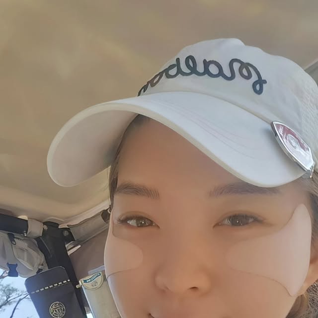 Yun Heesun on Instagram: "#협찬 #광고 #맥널티 #티브루 #헛개차 #티브루헛개차 #액상차 #헛개차스틱 @mcnulty_official

라운딩에서 커피대신 나는 맥널티 티브루 액상스틱 헛개차 👍

🌱스틱 당 약 500ml. 합리적인 가성비 용량에 손쉽게 헛개차 완성 
🌱티백을 우릴 필요 없이 간편하게 헛개차 마시기
🌱향이 풍부하고 은은한 단맛이 있는 헛개나무베이스
🌱믿을 수 있는 안전한 식품, HACCP 인증 완료라 신뢰100% 
🌱쓴맛이 없고 은은한 단맛이 있어서 마시고 또 마시기 
🌱액상과당 대신 장낸 유익균에 좋다는 프락토올리고당 사용 굿 

👉소곤소곤👈
배우 지진희도 마시는. 맥널티.티브루 액상스틱 헛개차 
https://bit.ly/Teabrew-OriginalRaisin

#tea #헛개차추천 #협찬광고 #협찬DM #물추천 #건강스타그램 #음료추천 #HACCP #골프아이템 #데일리템 #라운딩필수템"