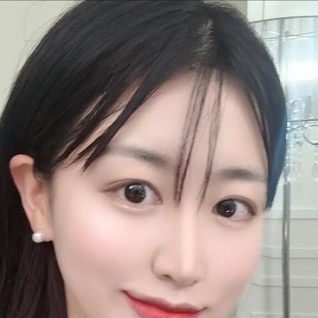 흥지니🧞‍♂️ on Instagram: "#광고

바쁘고 정신없는 현대사회 속에서
가장 중요한건 치아관리 ✨

단순히 치약으로 관리하는 걸 넘어서
치석제거에 도움이 될 수 있는
보조제를 들고 와봤는데요 ☺️

분말형태의 치약이기때문에
치아 사이사이 위생도 케어 할 수 있는

임플리스로 치아 건강 
챙겨봐요 🙋🏻‍♀️🧚🏻‍♀️🤍

#임플리스 
#덴티넬 
#치석제거치약 #잇몸염증치약 
#잇몸염증가루치약 #임플리스"