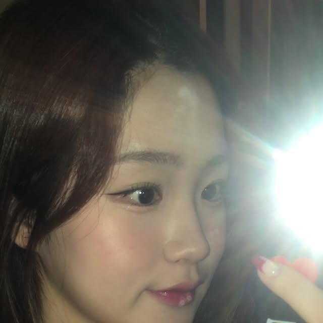 ⚡️역마살 베이비⚡️ on Instagram: "여유로운 핏과 빈티지한 감성의 만남! 🌻 스탠다드에러 미스티 캣샌드 워싱 와이드 데님팬츠로 어디서든 힙하고 편안하게 ✨ 빈티지 옐로우 컬러로 스