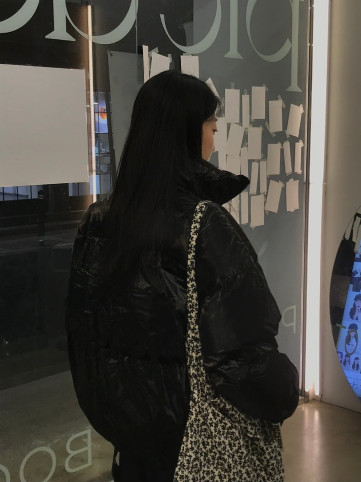 [아이러니포르노화이트라인] 86-IRO339 에센셜 글로시 하이넥 숏패딩 M size 착용후기 | 가볍고 따뜻한 겨울 패딩 추천