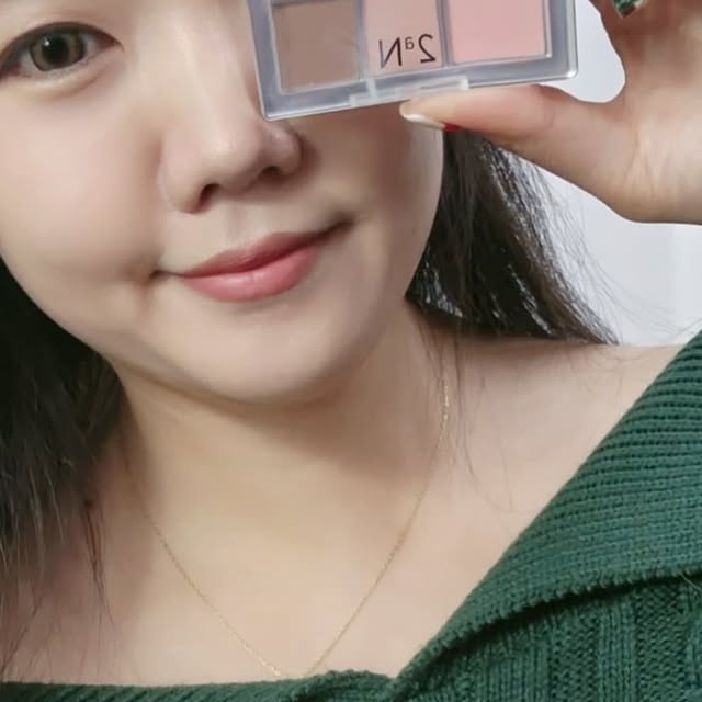 @zzo_e2 on Instagram: "#투에이엔광고 #투에이엔 #블루밍가든 #올영추천 📍2025년 1월 1일 블루밍 가든 컬렉션 출시 ✔️아이팔레트 : 기존 베러 미 아이 팔레트에서 찾아 볼 수 없었던 라이트 톤의