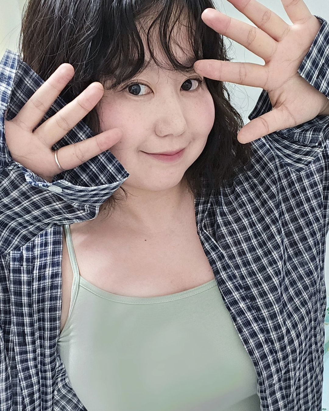 쿸소 | #광고 체형부터 환경, 취향까지 각기 다른 고유한 '나'를 위한 언더웨어 브랜드 마른파이브의 쉬어 브라탑 모달을 만나보았어요. 모달과 폴리우레탄을 혼방한 소재로 제작되어 내 몸에 부드럽게 밀착되는 브라탑! 저는 데일리로 입기좋은 차분한 연두… | Instagram