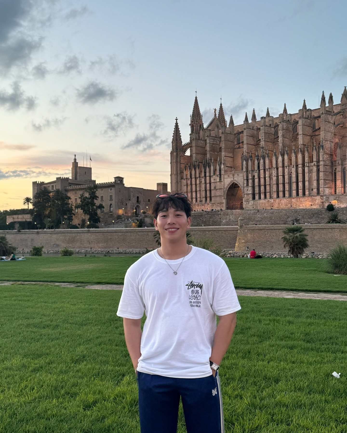 2024.07.06 3day🇪🇸
마요르카 첫날〰 기대 없이 간 마요르카 대성당🏰 너무 예뻐서 해 질 때까지 놀다 왔다☺️ / 해변만 가면 눈을 못 떼던 그,, / 비행기에서 보낸 시간이 많아 아쉬웠지만,, 아직은 행뽁🤍