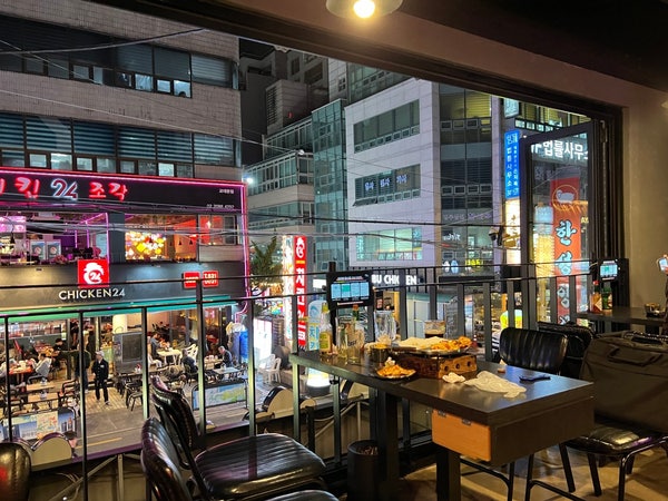 [교대역 맛집]분위기 좋은 2층 피자펍, 피자에 미치다