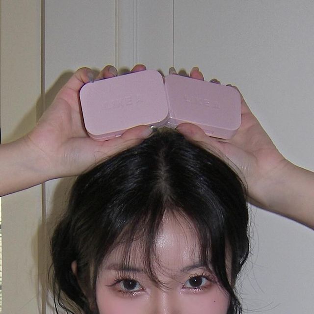현명 on Instagram: "@blessedmoon_cosmetics 오랜만에 핑크 메이크업 해봤는데 잘 어울리나요 .. ?💗 일본에서만 구매 할 수 있었던 블레스문의 솝 팔레트가 드디어 국내 출시되서 솝 팔레트 01 쿨인솝