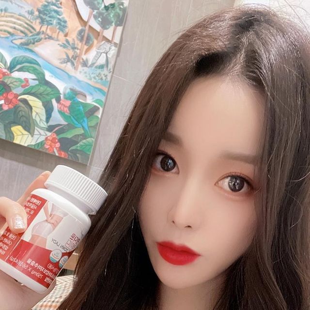 Ara on Instagram: "#협찬 저는 먹는걸 좋아하고 밥순이 빵순이라서 다이어트보조식품은 필수에요!🤣🤣🤣 팻다운레이드와 팻다운블랙은 탄수화물컷팅뿐만 아니라 변비에도 좋다고하네요👍