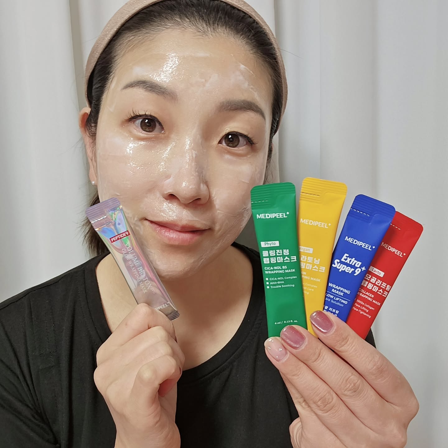 #협찬 
피부 컨디션에 따라 골라 마스크팩한다?
.
나만의 홈케어
월~금 5일간 집중케어! 주말에 최고의 피부컨디션😍😍
.
눈가, 입 주위를 제외하고 얼굴전체에 얇게 도포한뒤 약 20~30분 후 투명한 코팅막이 생기면 가장자리부터 천천히 떼어주면된답니다!
.
레드🔴콜라겐/탄력, 그린🟢피토/진정, 옐로우🟡비타민/미백, 블루🔵피지.모공, 홀로그램⚪️펄스킨부스팅케어
.
포 타입으로 여행갈때에도 가방에 쏘옥~👍
장소 상관없이 간편하게 사용할수 있어서 바쁜 일상속 내피부 지킴이!
.
오늘 내피부 컨디션은 어떠신가요?
옷만 코디하지말고 피부도 코디해요👏👏
.
#메디필 #medipeel #메디필랩핑마스크 #인마이포켓랩핑마스크 #골라쓰는랩핑마스크 #신호등랩핑마스크 #시그널랩핑마스크 #메디필바르는팩 #랩핑마스크추천 #필오프팩추천 #k-beauty #k-skincare