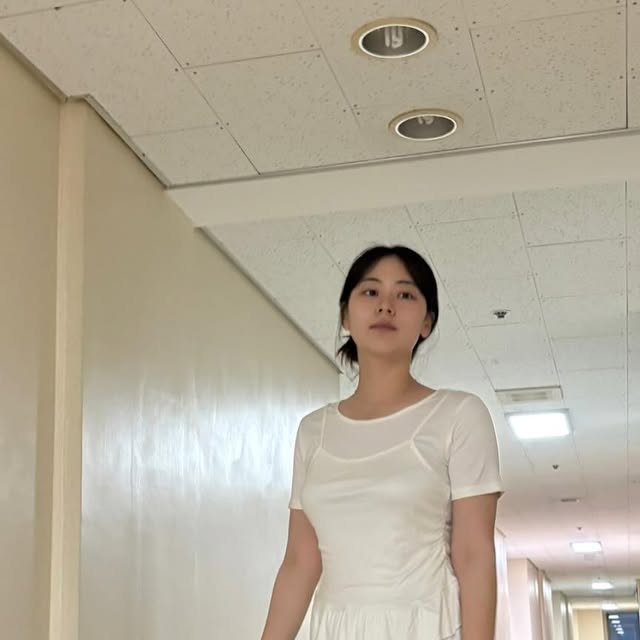 탐방대 밍구 on Instagram: "#광고 
남녀공용팬츠맛집 스텐다드에러의 커플룩, 시밀러룩 추천 !👖

남녀공용바지라 그런지 사이즈부터 기장이 딱..
요즘 여자바지는 허리폭이 작게나와 내가 원하는 와이드팬츠 핏이 나오지 않아 속상했는데ㅠ 스텐다드에러는 남녀공용팬츠 맛집답게 넉넉한 폭과 예쁜 워싱, 다리가 길어보이는 라인까지..!

빈티지옐로우 색상에 맞게 빈티지 무드 가득~
바지만으로도 패션의 완성 ! 성공 !

스트릿한 무드 좋아하는 커플들에게 강추 !!

#스탠다드에러 #STANDARDERROR #남여공용팬츠 #데님 #데님팬츠 #팬츠 #바지 #와이드바지 #워싱팬츠 #와이드팬츠 #데일리룩 #바지추천 #DenimPants #Denim #Pants 

https://www.musinsa.com/products/4658037"