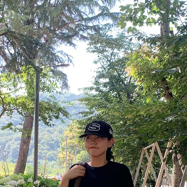 @silent__quiet on Instagram: "#광고 @1rony9orno_official 

한 여름에도 시원하게 입을수 있는

아이러니포르노 IRT110 [쿨니트] 라운드 슬릿 니트 반팔 

-AYON 90% / NYLON 10% 소재로
- 소프트한 핏감과 시원한 터치감의 쿨니트
-스트릿한 컬러감과 우수한 통기성으로 한여름까지 활용 가능
-독특한 헤라시 공정 봉제러 유니크한 무드
- 하드 트위스트 강연사로 편직하여 탄탄한 짜임

#아이러니포르노 #아이러니포르노화이트라인#니트#KNIT#쿨니트#여름니트#반팔니트"