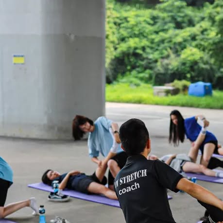 스트레칭 전문가 포포코치 on Instagram: "마라톤 부상방지를 위한 패시브스트레칭 세미나

@bodywork_stretch x @rnbl___ 

요즘 가장 핫한 러닝크루 RBNL과 함께 패시브스트레칭 세미나를 진행하였습니다.

패시브스트레칭을 통해 부상없는 건강한 러닝을 이어가길 바랍니다~

#바디웍스트레치
#패시브스트레칭 
#러닝스트레칭
#러닝#러닝크루
#달리기#마라톤
#운동"