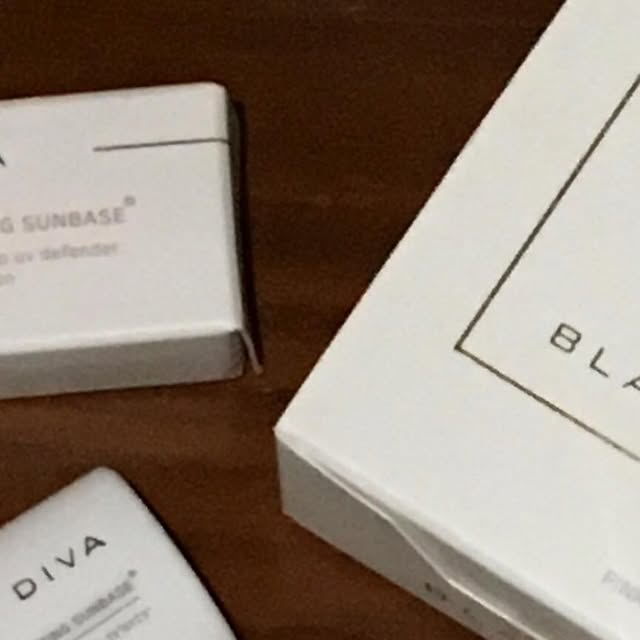 주 영 ( 28 ) on Instagram: "#광고

어쩜 이렇게 필터 씌운 것처럼 뽀용하지 ??? ☁️

주름 모공 사이는 촘촘하게 피지랑 유분은 싹 잡아주고
시간 오래 지나두 무너짐도 없어 최고야 🥹

여름 쿠션 블랑디바 정착이야 바르자마자 느껴짐 진짜 .

#여름쿠션 #올리브영쿠션 #올영추천 #여름쿠션 #커버쿠션 #밀착력좋은쿠션 #무너지지않는쿠션 #커버력좋은쿠션 #워터벨벳쿠션 #보송매트쿠션 #보송쿠션 #세미매트쿠션"