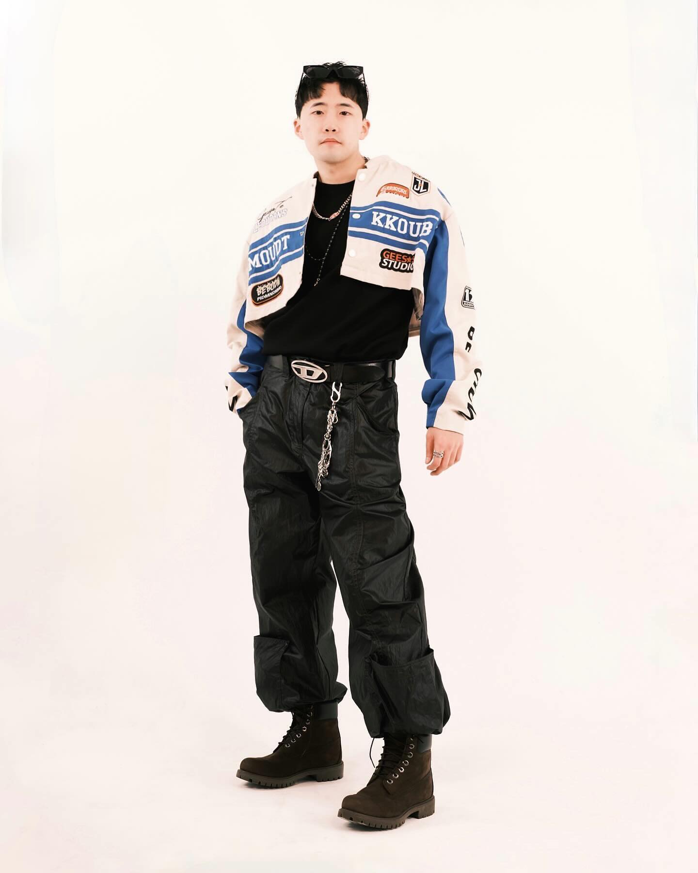 자 누가 나랑 레이싱 대결할래?🏎️

나 이기면 마이쮸 사줌✌️
(참고로 범퍼카 면허증 보유중)

지난번 #오찍 모임 스튜디오 개인착장 첫번째 버전 입니둥
2탄,3탄도 있으니 만괂부~~~~

아 참, 오찍 입학신청서는 상시 받는중 입니다😉✨

Photo- behind._.film