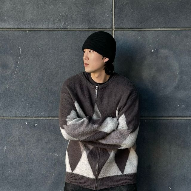 Pino1992 on Instagram: "#협찬 낙엽 밟기 딱 좋은 가을 신발🍁🍂 일단 착화감이 정-말 좋아요. 캐쥬얼 스니커즈는 딱딱하고 불편하다는 편견을 깨준 @classico_korea 클라시코의 클라비 모카신입니다