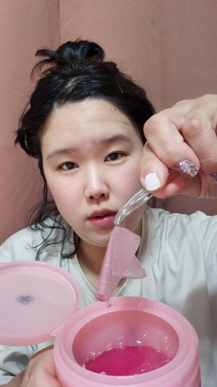 피부재생을 돕는 토너패드 추천 메디큐브의 PDRN 핑크 콜라겐 토닝 겔 토너 패드