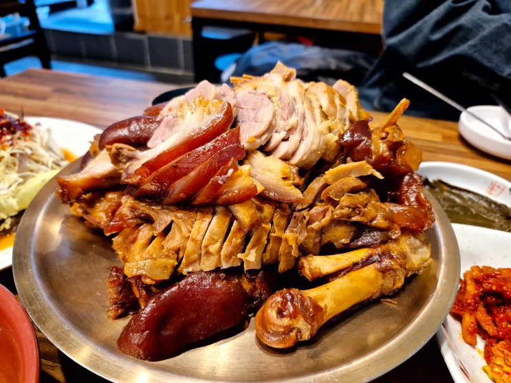 전농동 족발 맛집 호야네 동대문점 쟁반막국수 필수